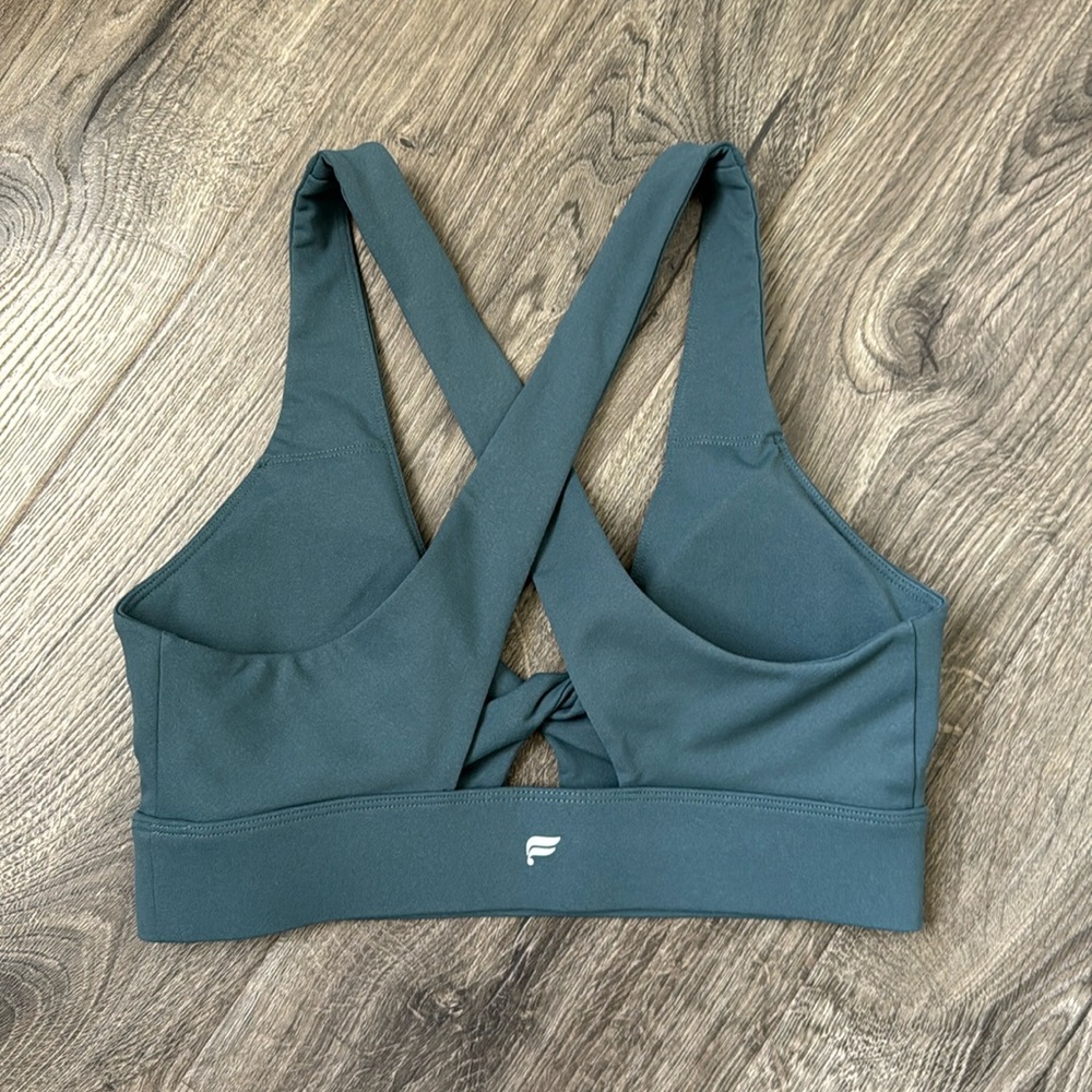 Oasis Twist Medium Impact Sports Bra in Storm Slate - Picture 4 of 10